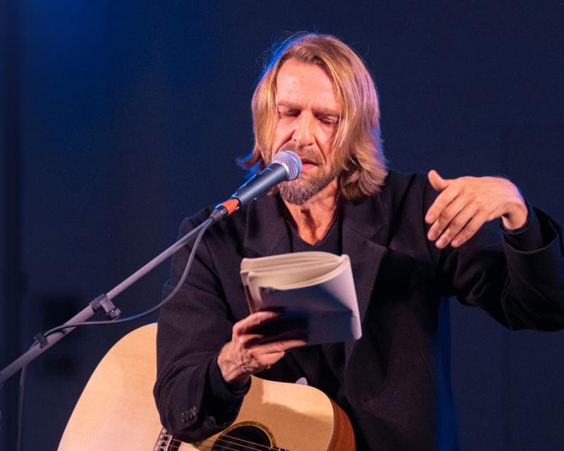 Bassanonet.it Ancora e più, <em>Dobbiamo disobbedire</em>? Un'intervista a Giulio Casale