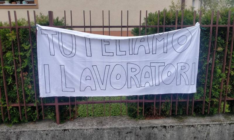 Bassanonet.it - Striscione in via Van Axel Castelli (foto Alessandro Tich)