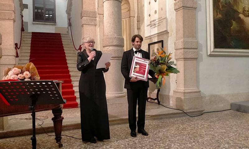 Bassanonet.it - Luis Lanzarini premiato da Susanna Gherlani