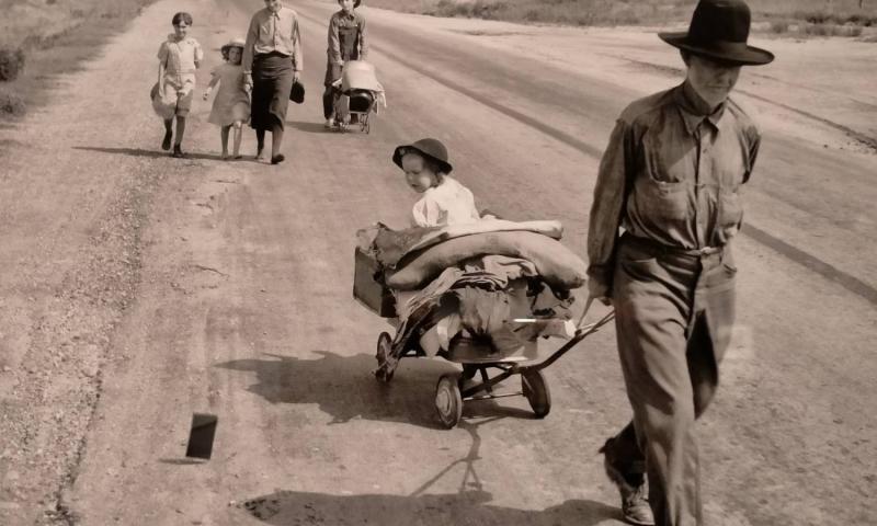Bassanonet.it - Famiglia cammina sull’autostrada. Pittsburg County, Oklahoma, 1938