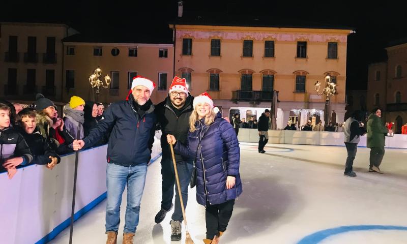 Bassanonet.it - La squadra Municipium on Ice col sindaco Mozzo e gli assessori Bianchin e Colosso