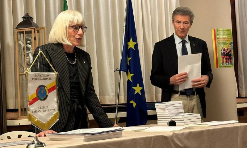 Bassanonet.it - Il presidente del Panathlon Club Bassano del Grappa Andrea Minchio con la dottoressa Cristina Smiderle