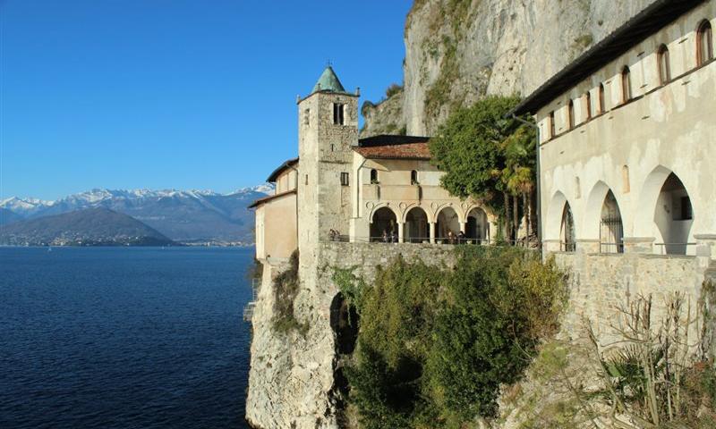 Bassanonet.it - Eremo di Santa Caterina del Sasso (foto di Luca Leone da santacaterinadelsasso.com/multimedia/galleria fotografica)