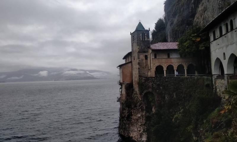 Bassanonet.it - L’Eremo di Santa Caterina del Sasso nel giorno di Pasqua (foto Alessandro Tich)