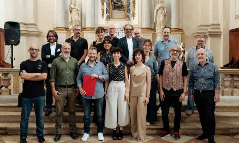 Bassanonet.it - Organizzatori, curatori e artisti della mostra 'Tessere'. Foto Lucrezia Pegoraro