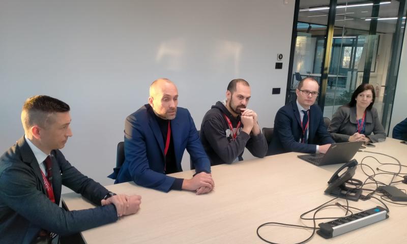 Bassanonet.it - Conferenza stampa. Da sin: Efer Miotti, Alessandro Pozzobon, Tommaso Pino, Samuele Fantinato, Lisa Valencia