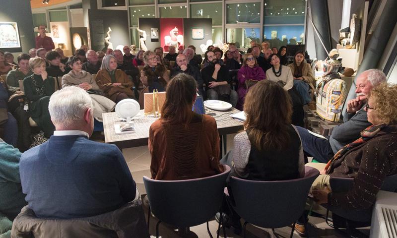 Bassanonet.it - pubblico che ha seguito l'incontro al Teatrino Costenaro (foto Mirco Vettore)