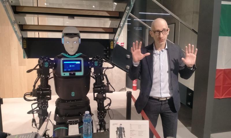 Bassanonet.it - RoBee e il presidente di Oversonic Fabio Puglia