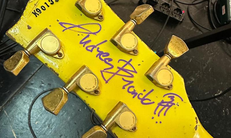 Bassanonet.it - La firma di Andrea Braido sulla Les Paul Greco Custom Shop