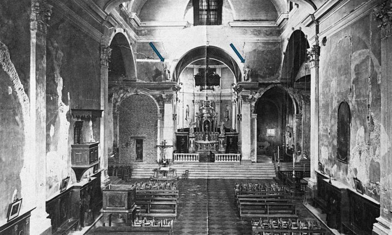 Bassanonet.it - La foto del 1926 della chiesa di San Francesco. Indicate dalle frecce, la statua di San Bassiano e quella di San Nicola da Tolentino