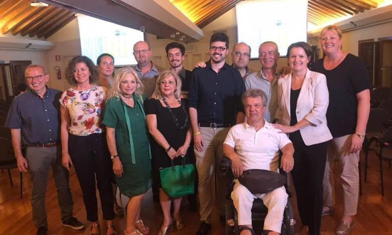 Bassanonet.it - Renato Bertolin in una foto di gruppo dopo la prima elezione del sindaco Matteo Mozzo nel 2018 (archivio Bassanonet)