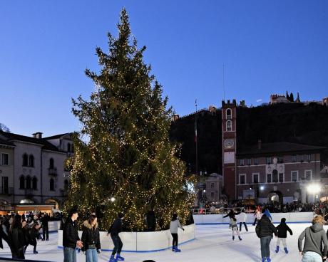 Bassanonet.it Dj on Ice e curling: Marostica saluta il Natale