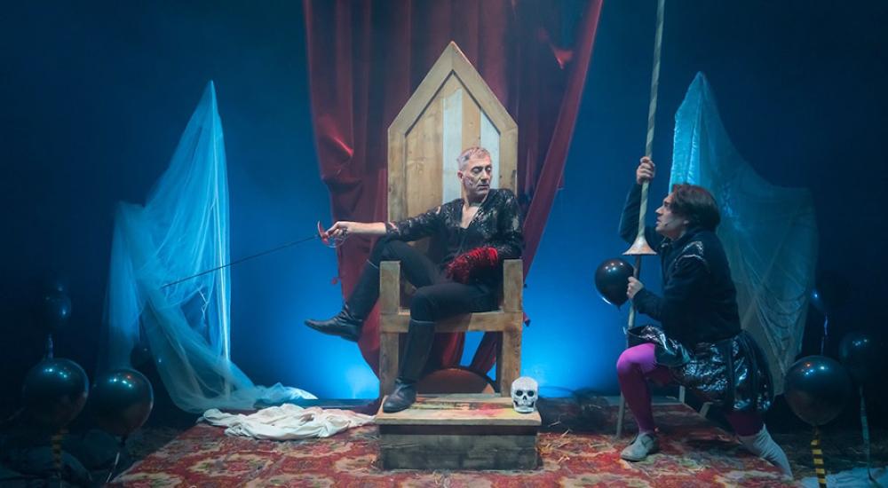 Bassanonet.it <em>Amleto²</em>: un principe-attore da amare