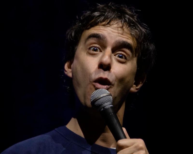 Bassanonet.it La satira di Luca Ravenna tra risate e riflessione