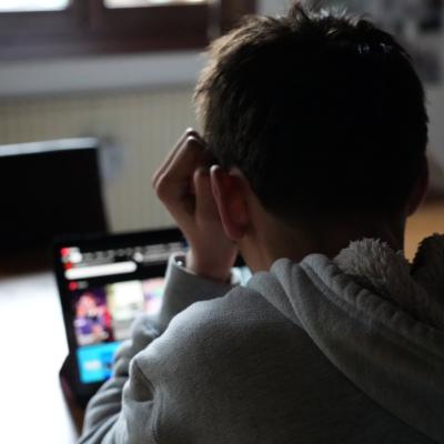 Bassanonet.it Social media alla sbarra: Meta e Google condannate per la dipendenza dei minori