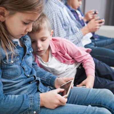 Bassanonet.it Il mestiere del genitore nell'era dei social: istruzioni per non impazzire