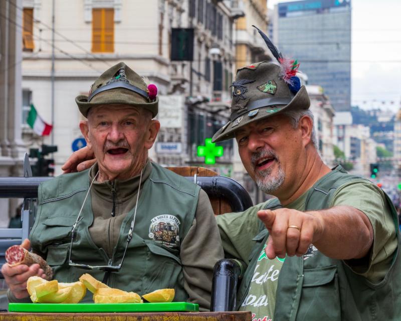 Bassanonet.it Lo spirito alpino conquista Genova: folla e sfilate per l'incontro nazionale