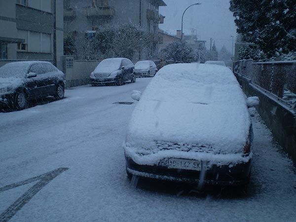 Prima nevicata in Via Copernico a Bassano 