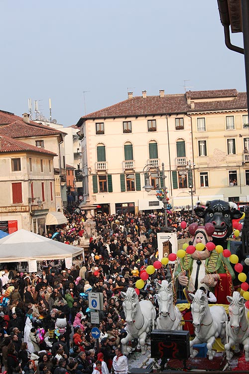 Carnevale, la festa dei Carri