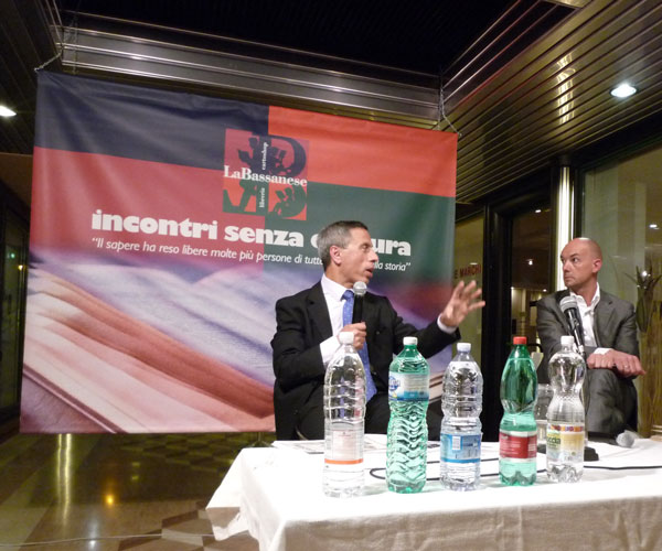 Giuseppe Altamore insieme a Marco Bernardi, presentatore dell'incontro.
