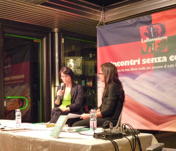Da sinistra, Monica Zornetta e la presentatrice della serata, la giornalista della  Rai Lara Boccalon