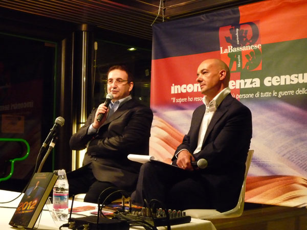 Roberto Giacobbo e Marco Bernardi durante l'incontro.