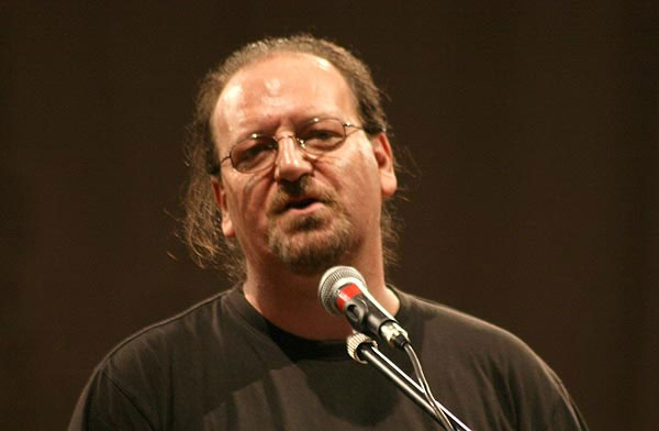 Flavio Oreglio durante la sua esibizione.