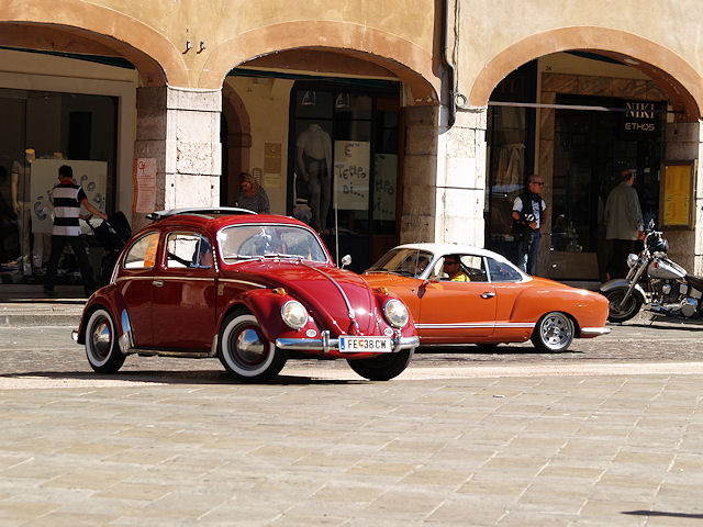 I Maggiolini Bassanesi colorano Piazza Libertà