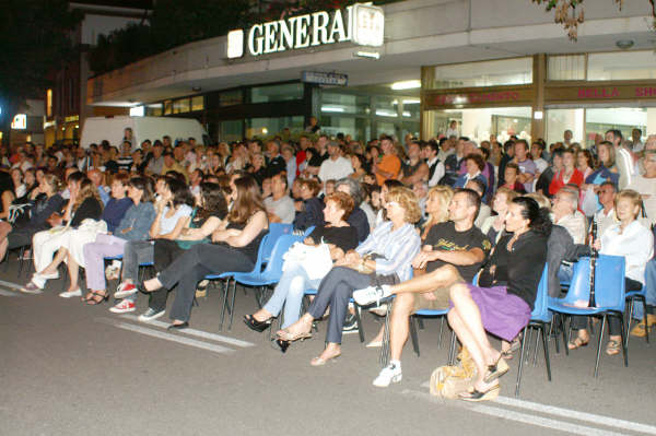 La notte bianca in viale Venezia