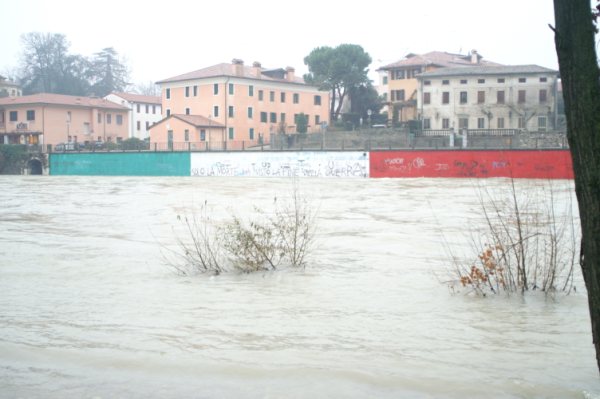 Il fiume Brenta in piena
