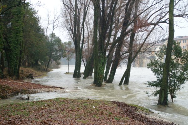 Il fiume Brenta in piena