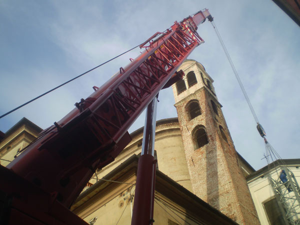 Una gru su San Giovanni