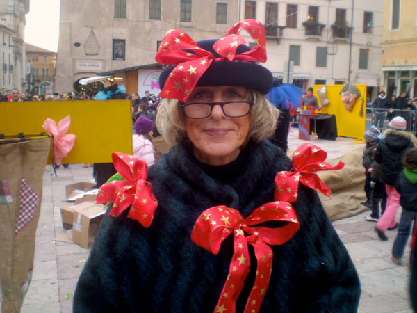 Befane a go-go in Piazza Garibaldi
