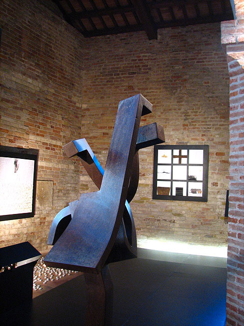 Materia, silenzio, azione.. ed ora anche musica