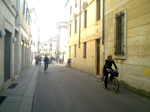 Lavori in via Museo, stop alle auto
