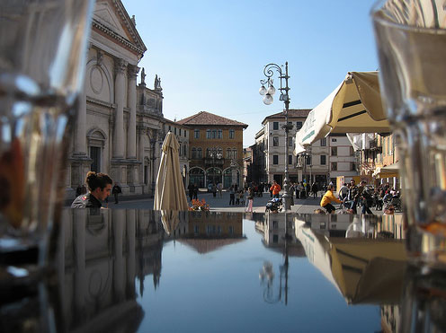 Stop all'aperitivo "selvaggio"