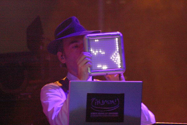 Il tango dei Gotan Project in Piazza degli Scacchi