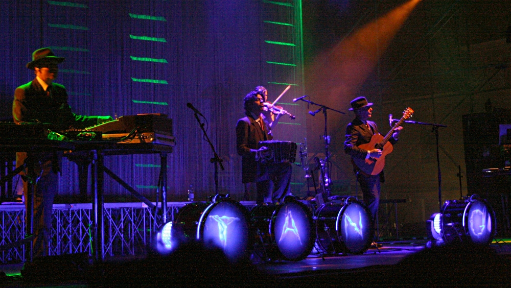 Il tango dei Gotan Project in Piazza degli Scacchi