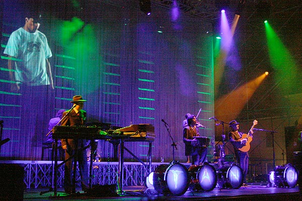 Il tango dei Gotan Project in Piazza degli Scacchi