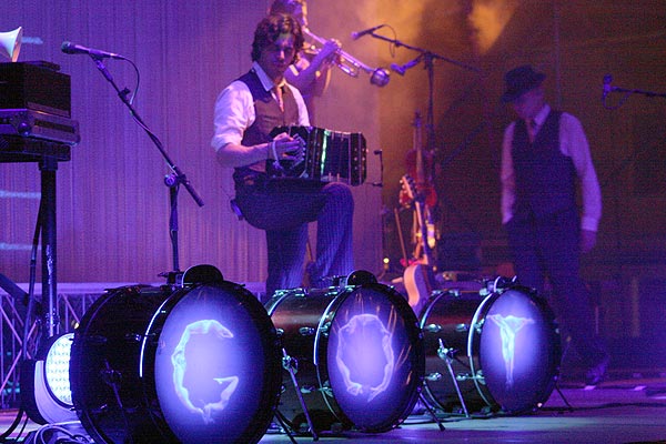 Il tango dei Gotan Project in Piazza degli Scacchi