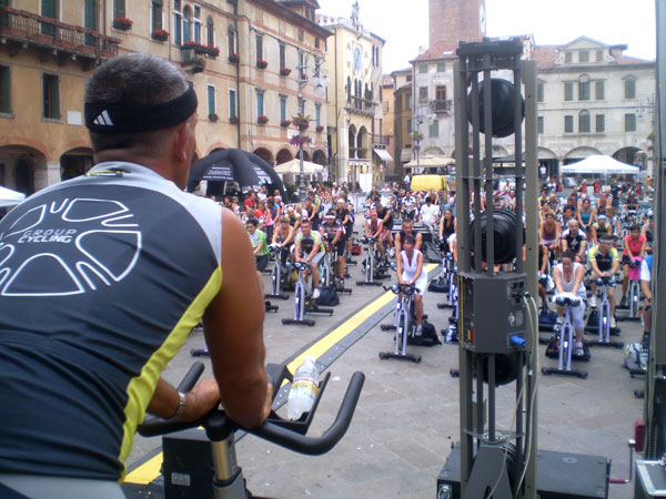 Spinning in piazza per la "Città della Speranza"