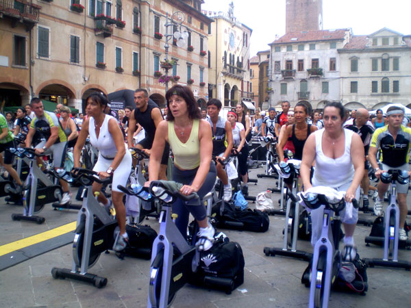Spinning in piazza per la "Città della Speranza"