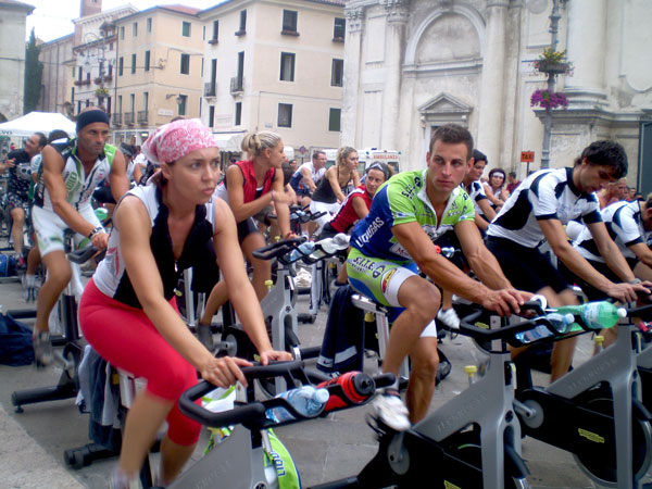 Spinning in piazza per la "Città della Speranza"