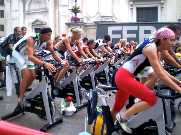 Spinning in piazza per la "Città della Speranza"