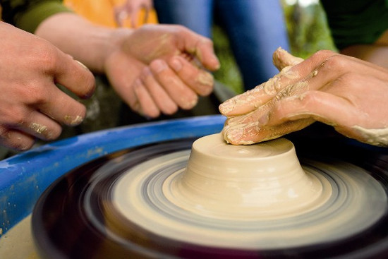 A Nove i racconti alchemici della ceramica
