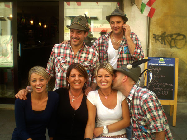 Bariste e alpini (Sisters Caffe')