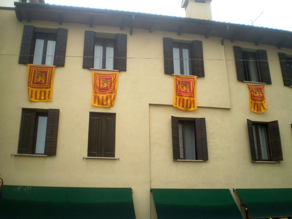 Il tricolore per gli alpini? No, meglio il Veneto