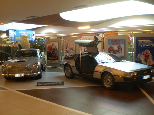 Shopping tra le supercar del cinema