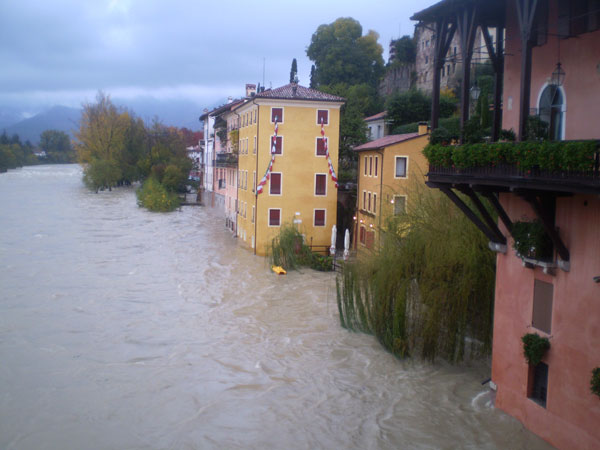 Maltempo, il Brenta fa paura