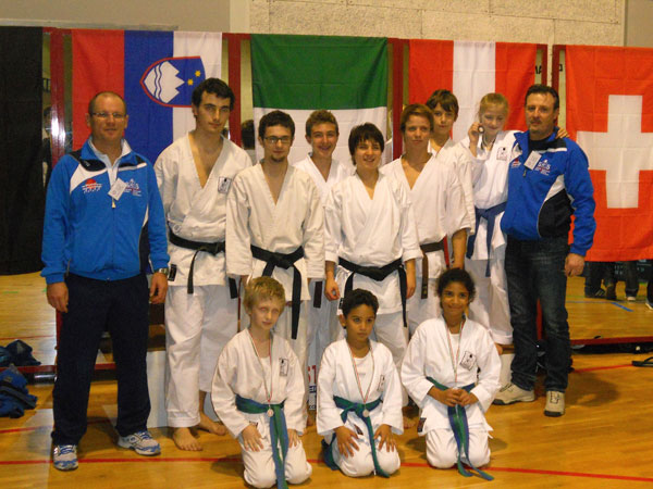 Karate Club Bassano, mano vuota e cuore grande